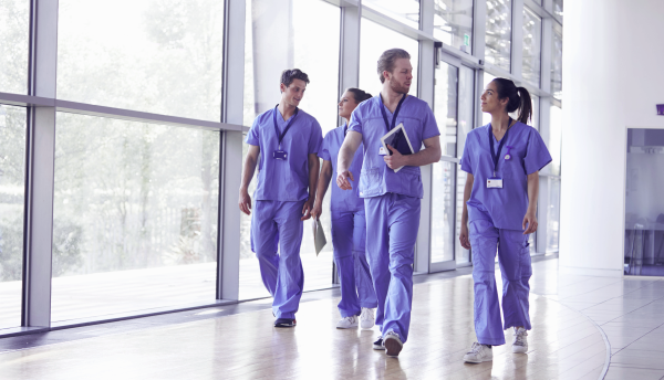000000545_DoctorsWalking1_RGB-1